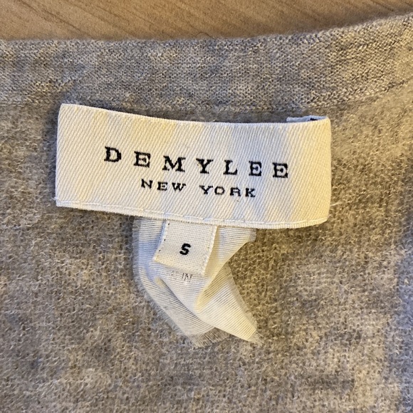 DEMYLEE~SCOOP NECK SHORT SLEEVE SWEATER TOP~SMALL - Picture 6 of 6